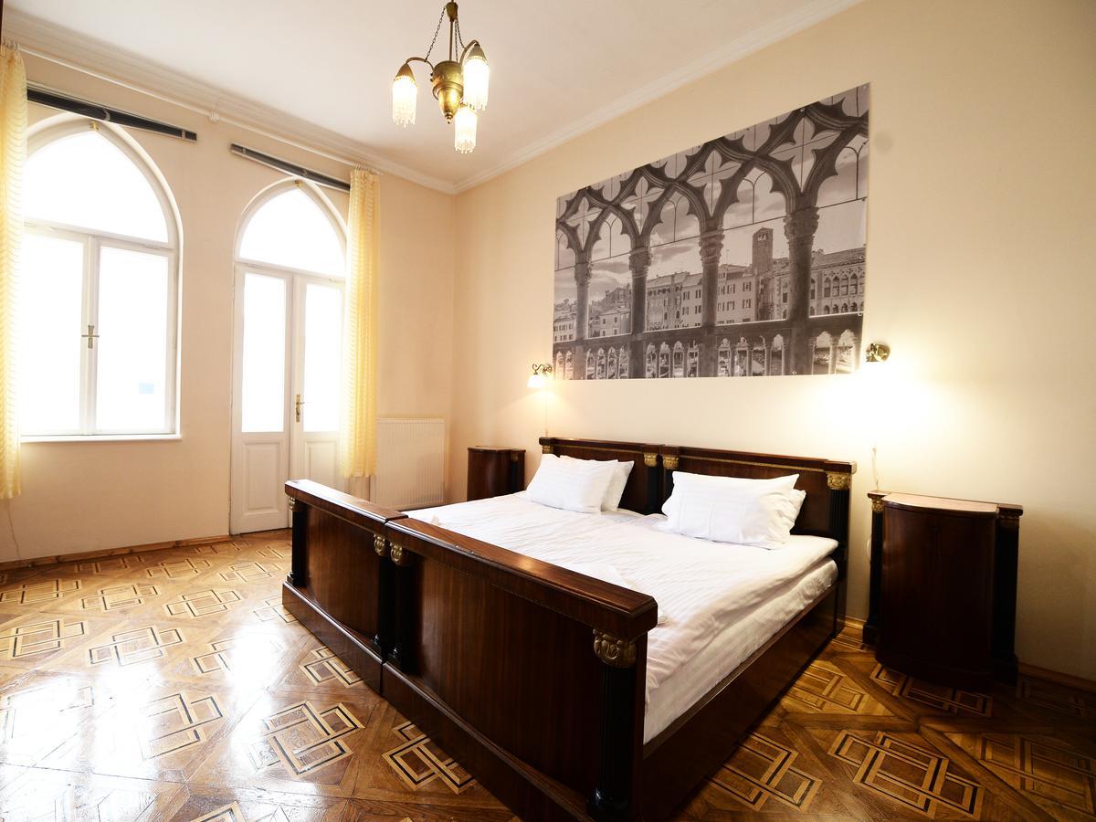 The Historical Family Nest In City Centre 리비프 외부 사진