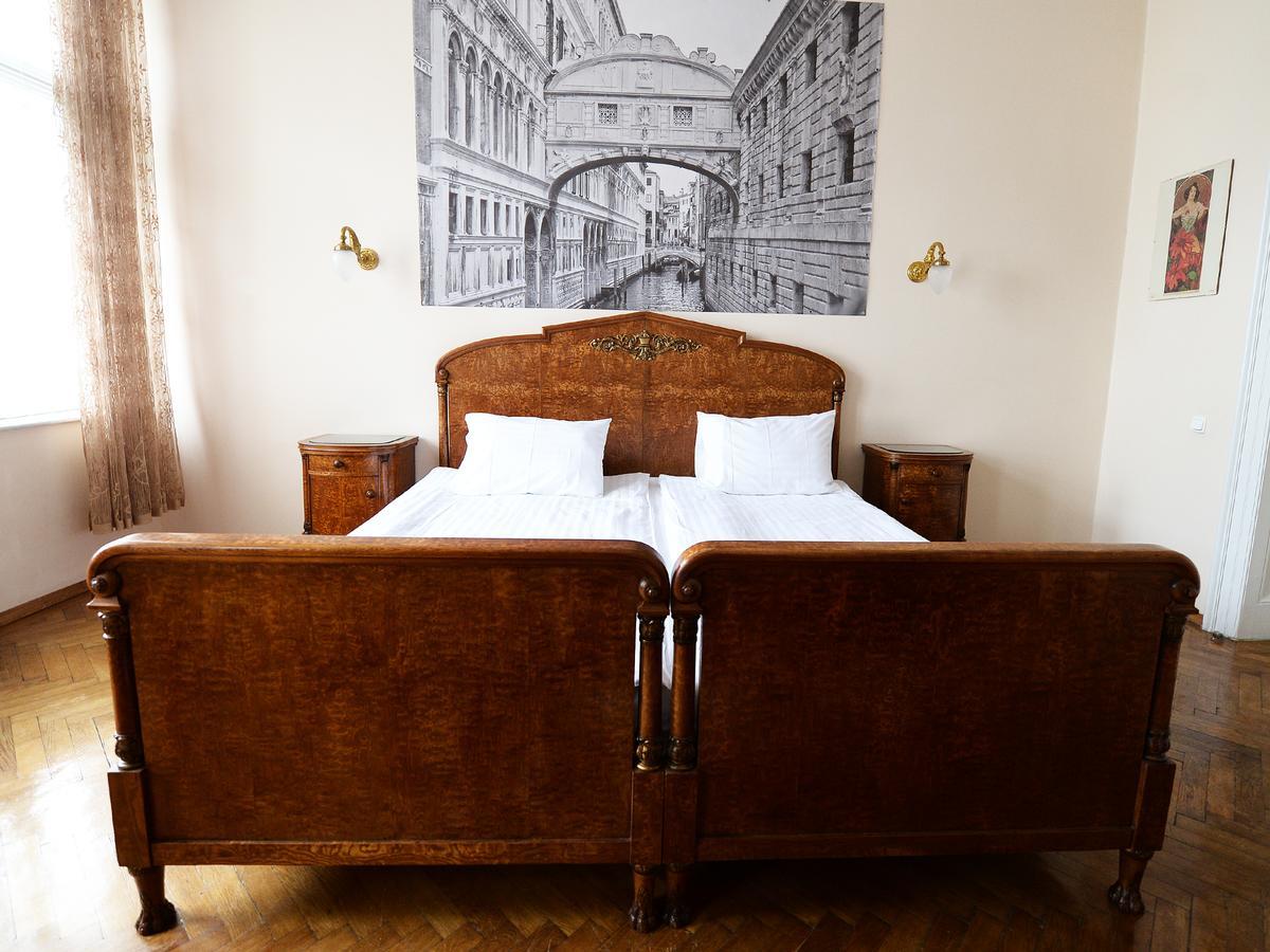The Historical Family Nest In City Centre 리비프 외부 사진