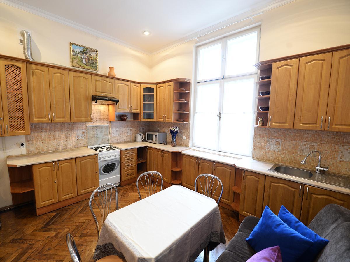 The Historical Family Nest In City Centre 리비프 외부 사진