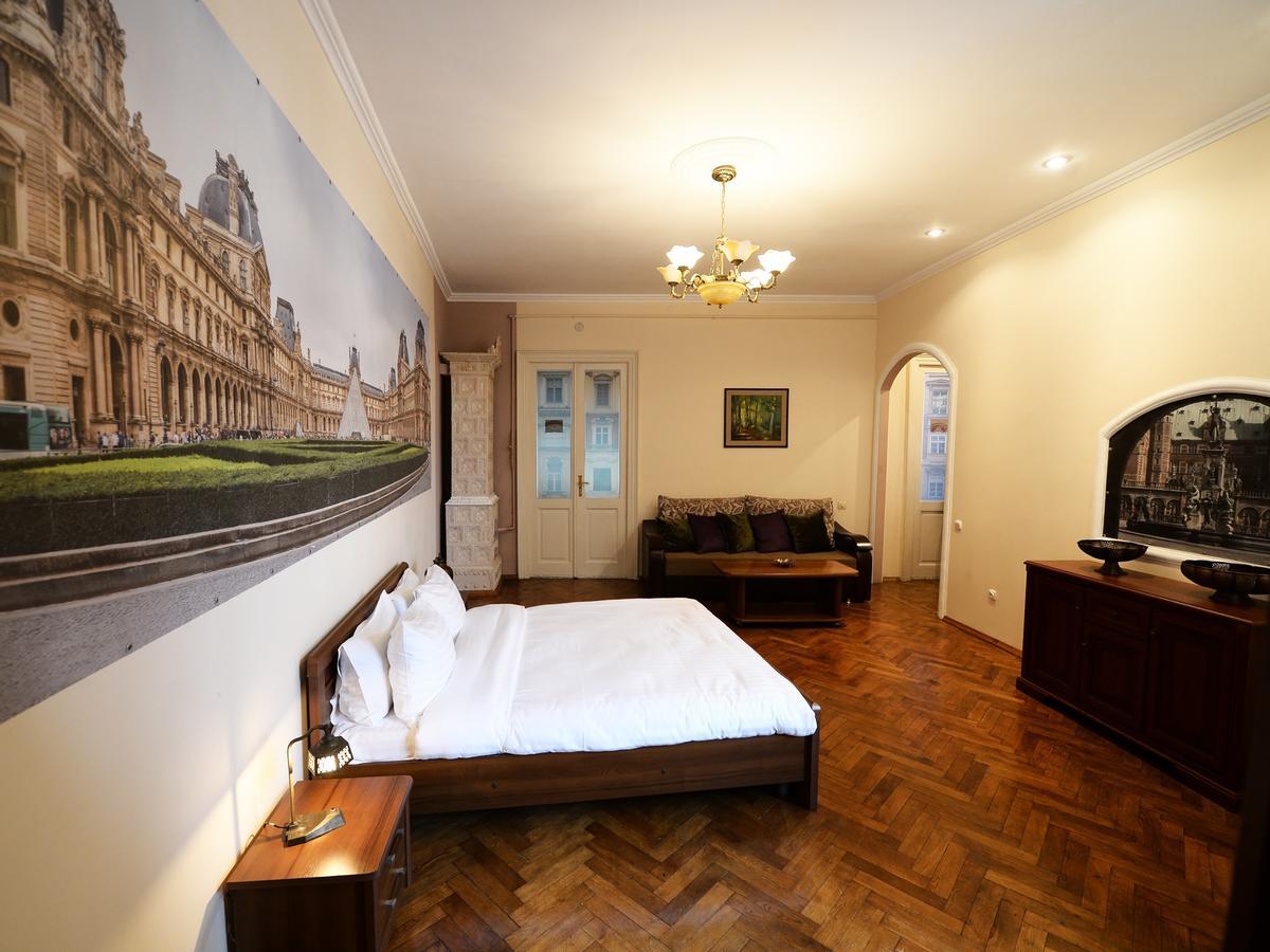 The Historical Family Nest In City Centre 리비프 외부 사진