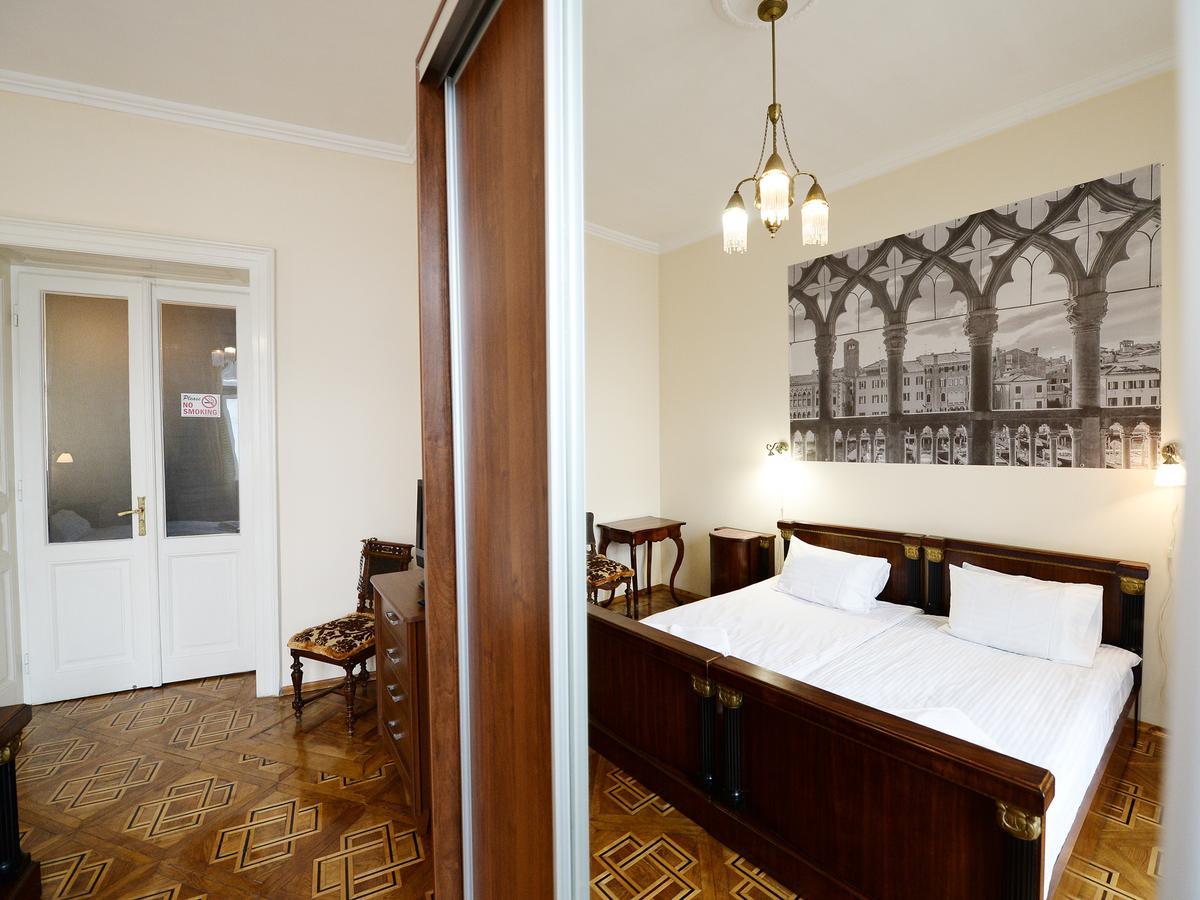 The Historical Family Nest In City Centre 리비프 외부 사진